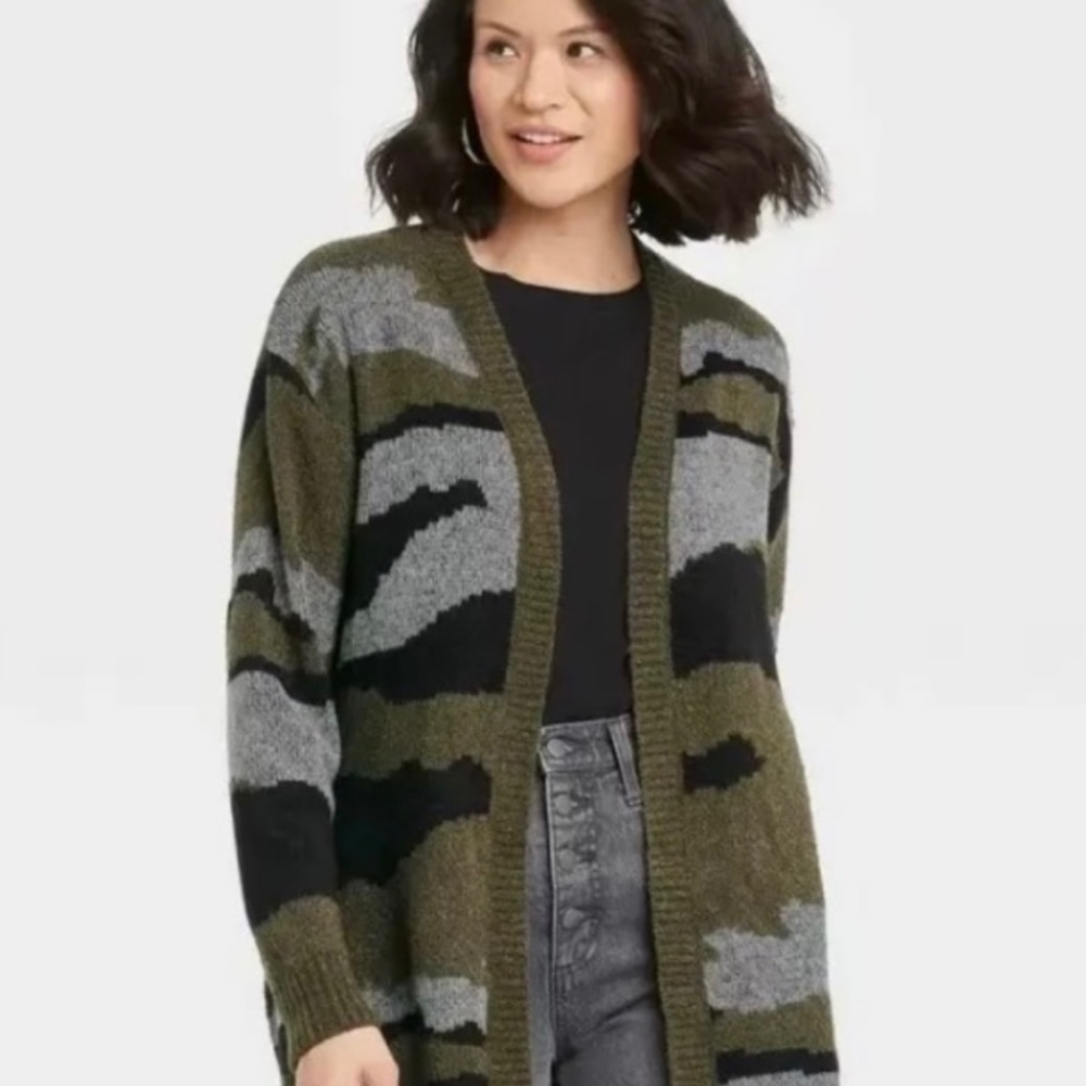 Knox Rose Green and Black Camouflage‎ Cardigan